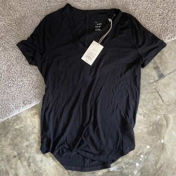 a new day Tops - Black scoop neck shirt sleeve tee